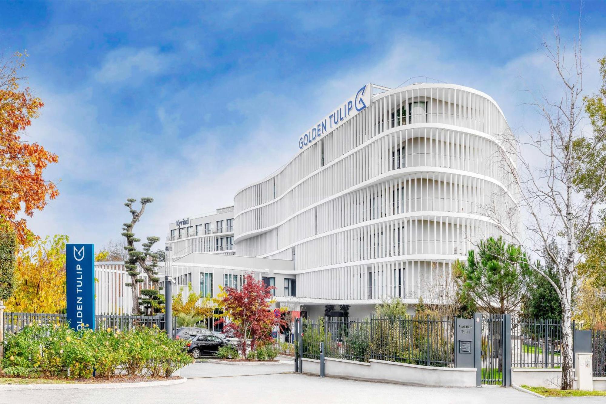 Golden Tulip Lyon Ouest Techlid Hotel & Spa Limonest Exterior foto